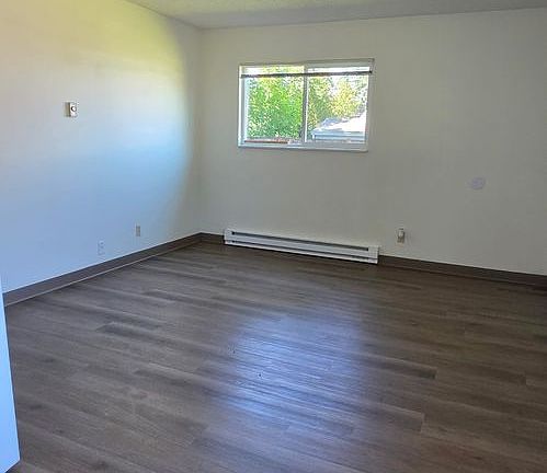 4th image of 447 S 13th St