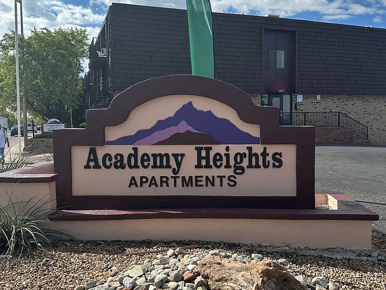 Academy Heights Apartments — Photo 8