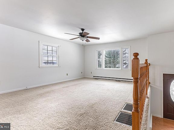 4th image of 606 Spangler St