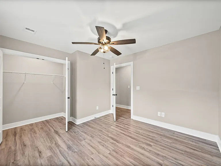 528 Poston St — Photo 15