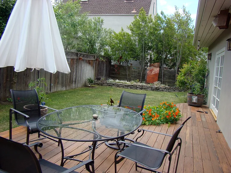 1560 College Ave — Photo 14