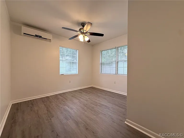 10715 N Northcut Ave — Photo 25