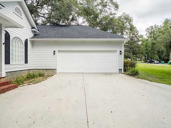 4th image of 2412 Riverside Dr