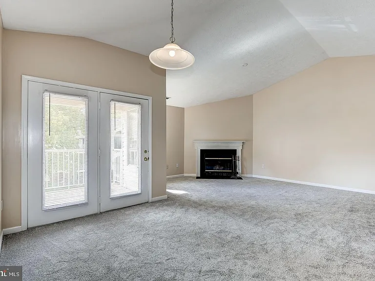 2106 Whitehall Rd #2D — Photo 9