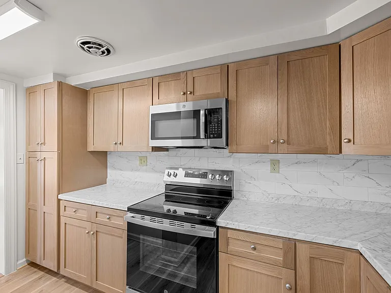 605 H St SW — Photo 17