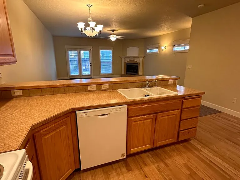 2115 S Dorothy Ave — Photo 22
