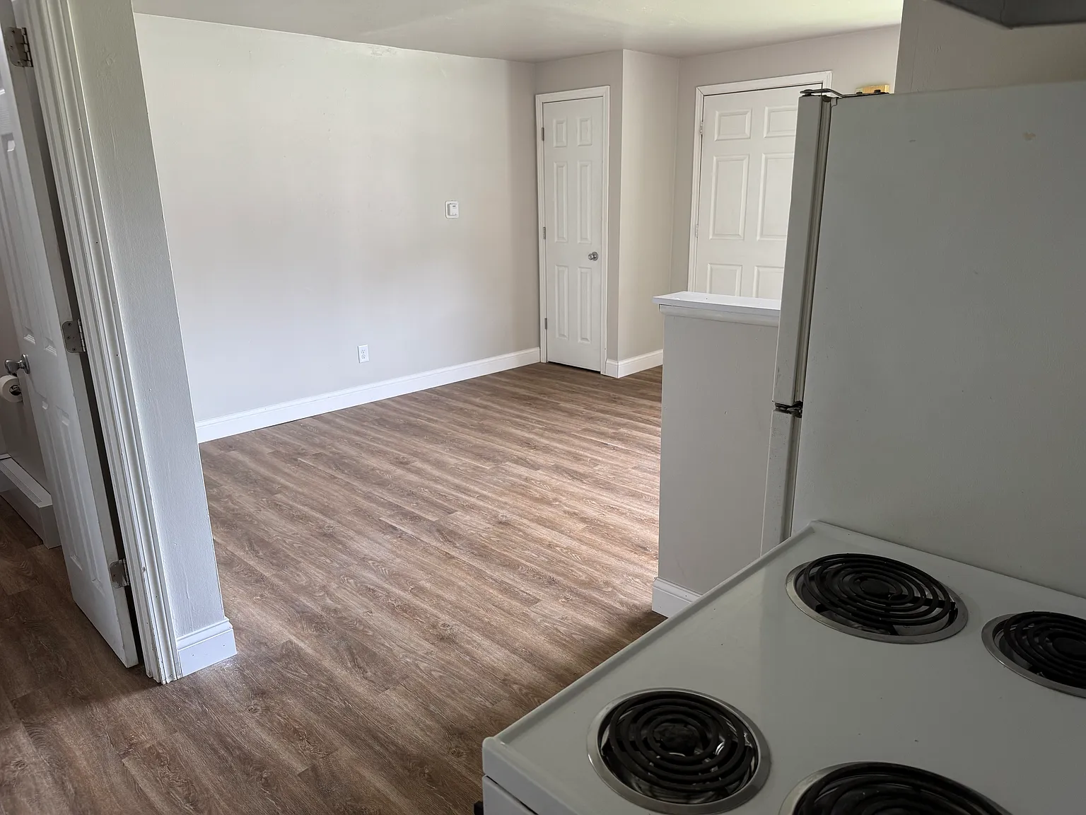 2 bed, 875 sqft, $1,300 — Photo 2