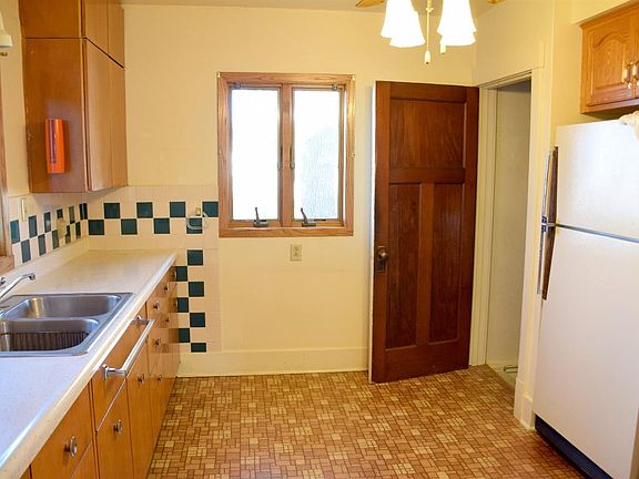 2nd image of 203 McMartin St