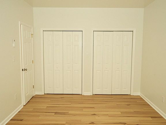 4th image of 4 Rockbrook Dr