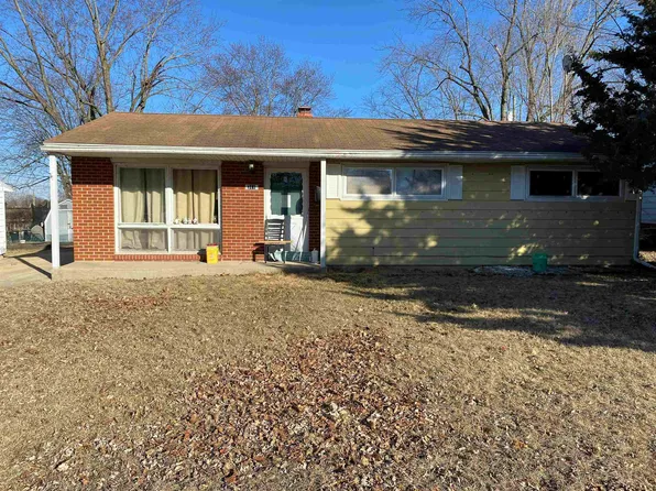 311 Stewart Dr, Freeport, IL 61032
