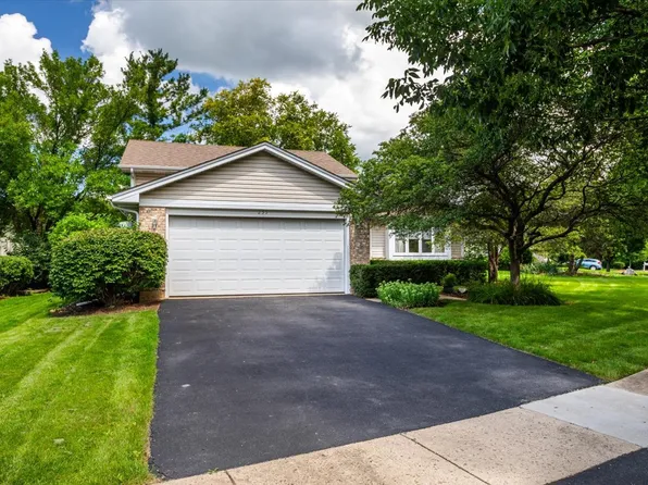 235 Indianwood Ln, Chicago, IL 60185