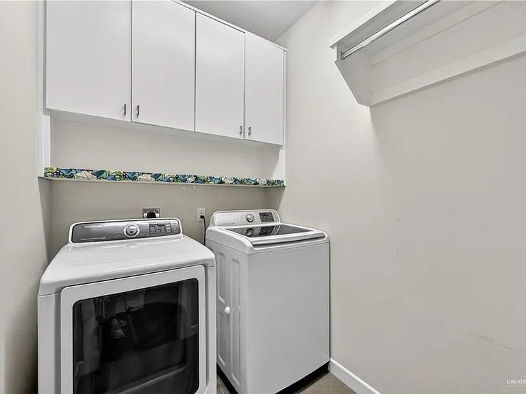 1444 Ozark Ave — Photo 32