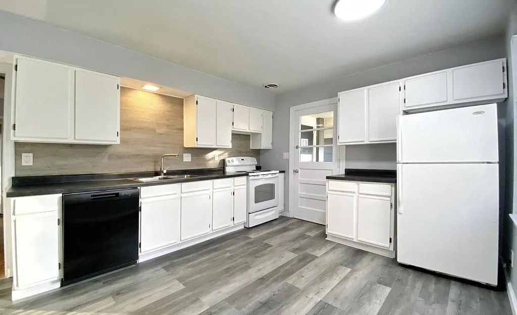2600 Browns Ln — Photo 3