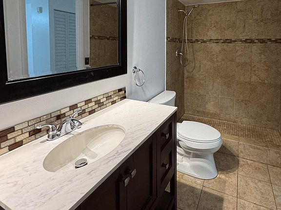 4th image of 4166 Inverrary Drive #104