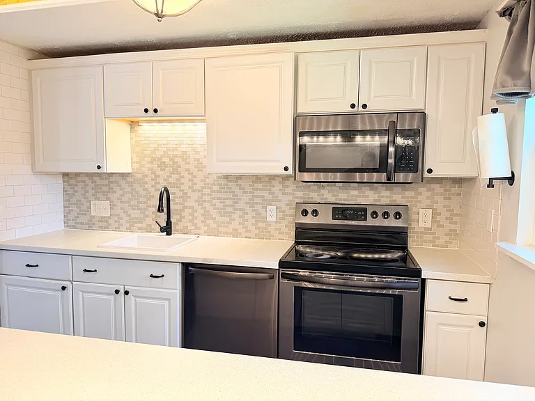 103 Valleyview Dr — Photo 3
