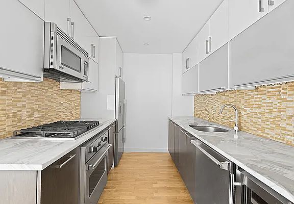 4th image of 500 4th Ave APT 3J