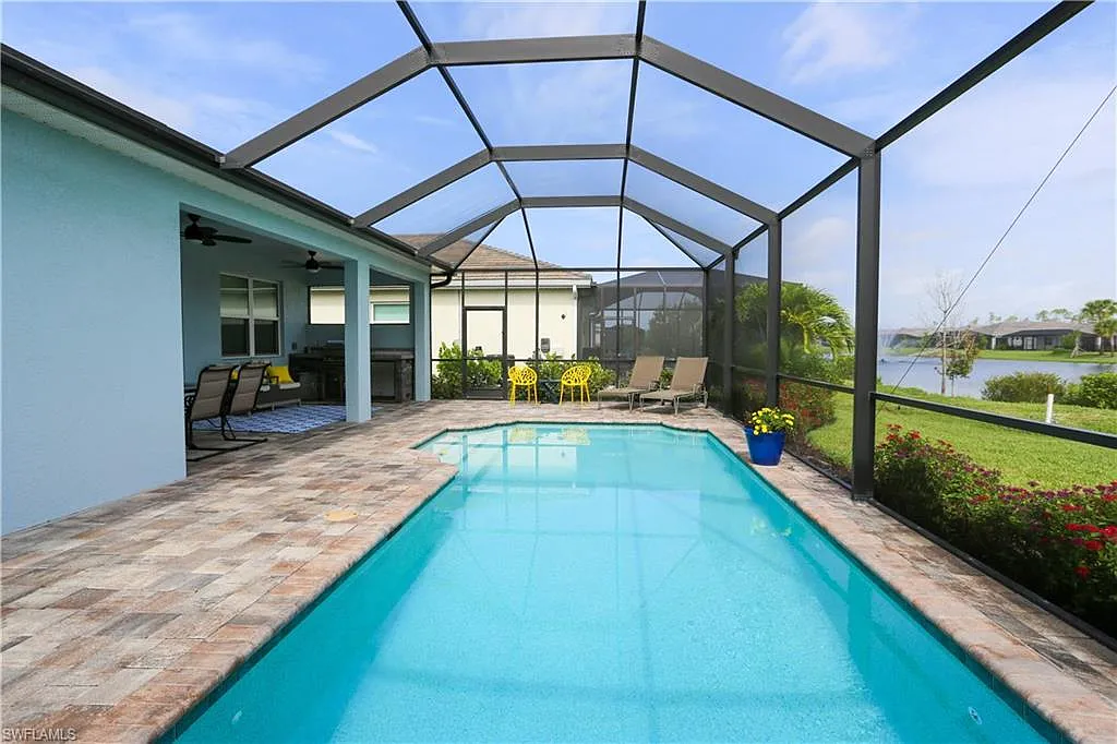 4 bed, 2.0 bath, 2032 sqft, $3,030 — Photo 3