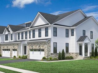 8 Colt Ln, Manalapan, NJ 07726