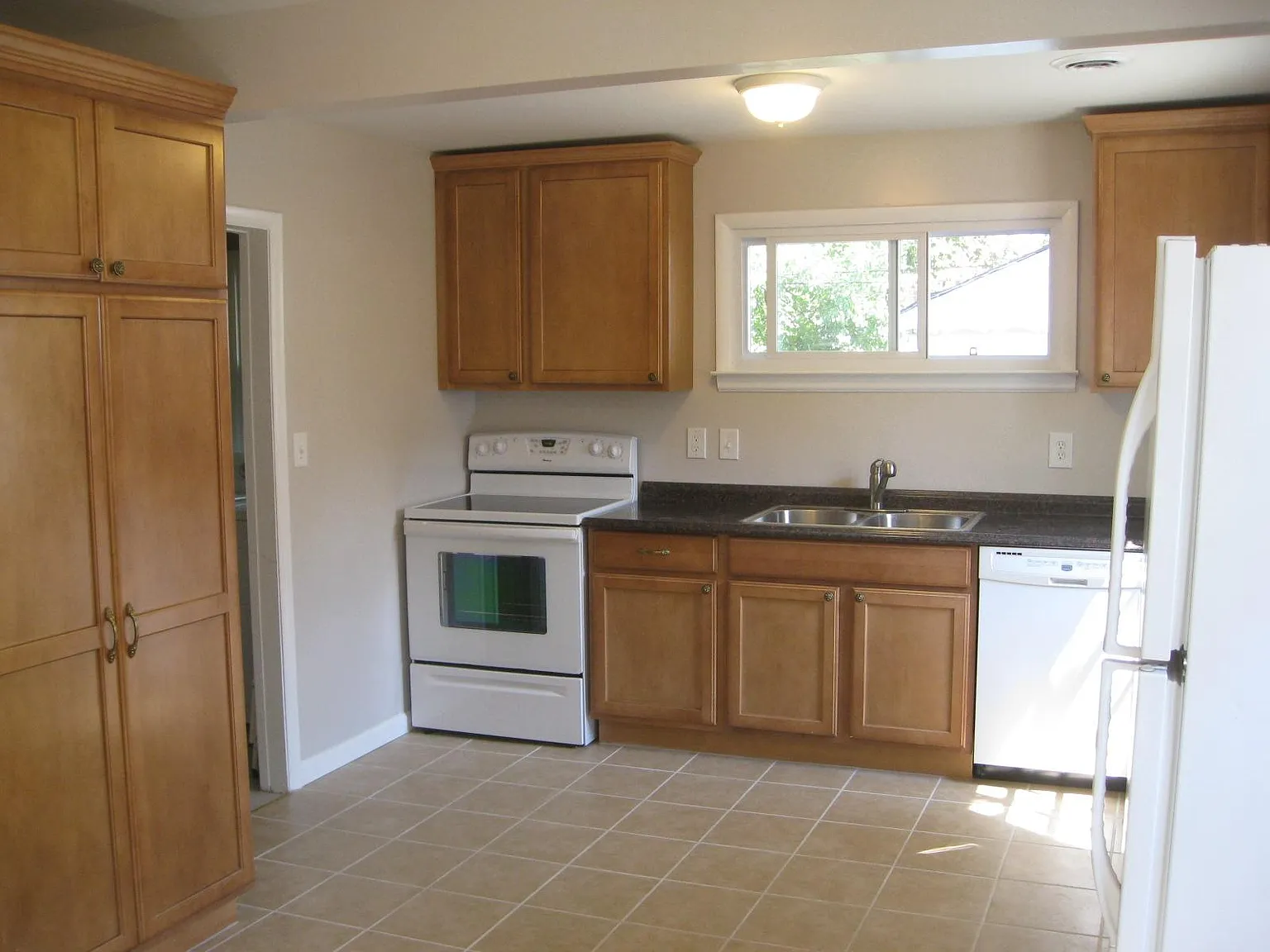 2 bed, 1000 sqft, $1,485 — Photo 2