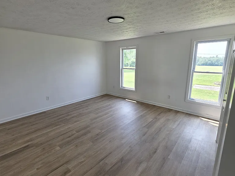 8250 Navarre Rd SW — Photo 8