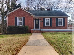 1106 8th St NE, Hickory, NC 28601