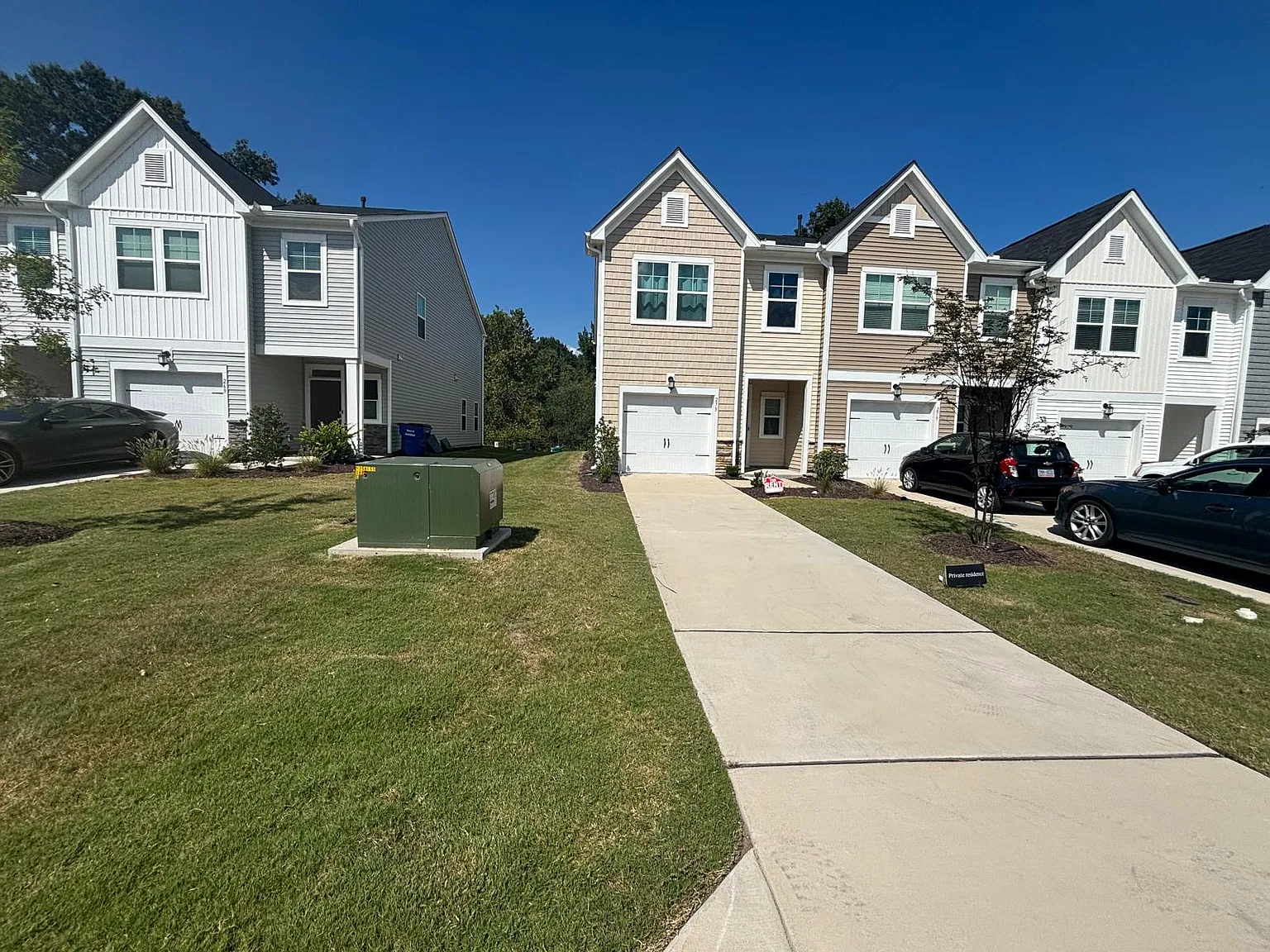 3 bed, 2.5 bath, 1624 sqft, $1,799 — Photo 2