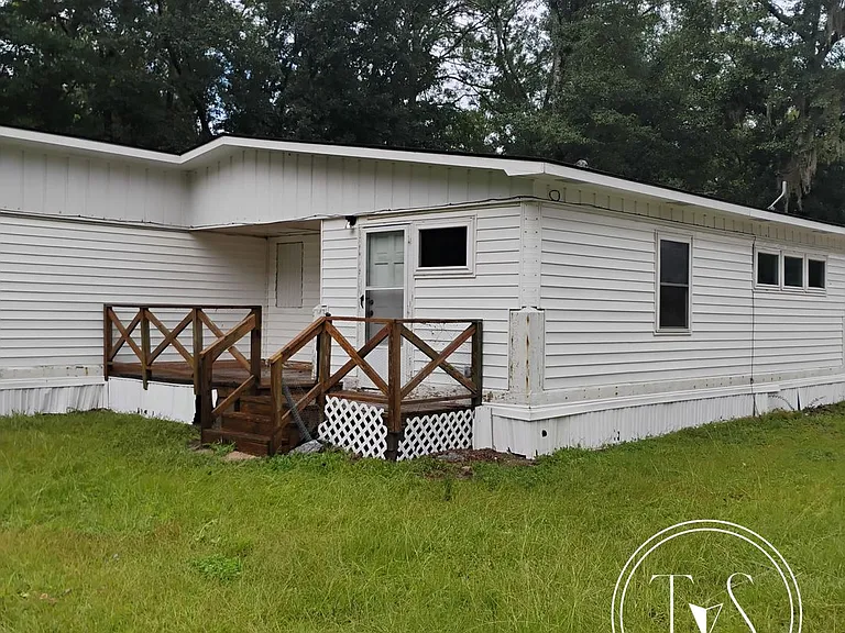 524 Arnall Dr — Photo 3
