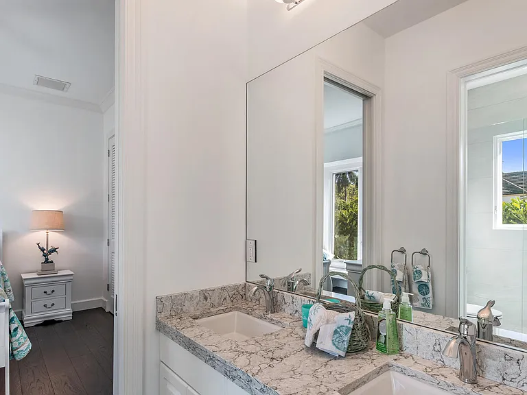 2540 Half Moon Walk — Photo 32