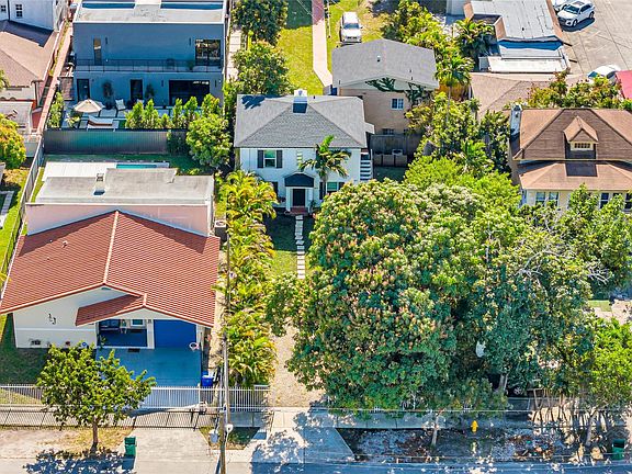 5th image of 2612 SW 19th Terrace