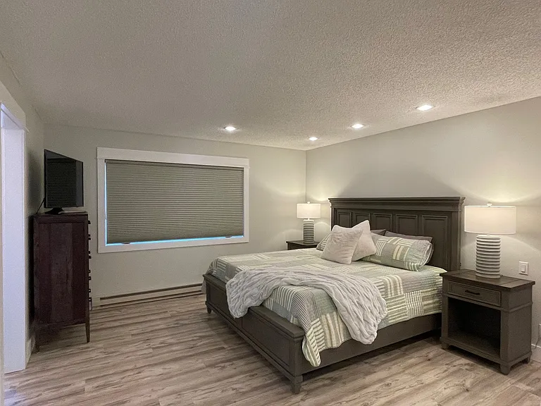NW Oceania Dr — Photo 25