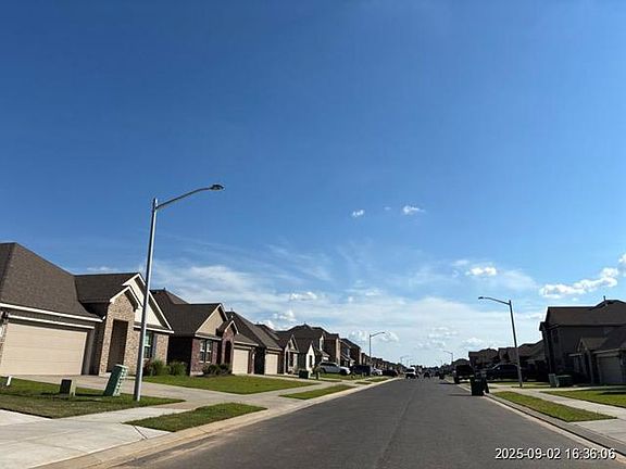 Exterior Neighborhood (street photo)