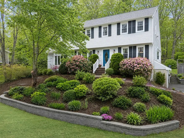 9 Hill Dale Rd, Plymouth, MA 02360