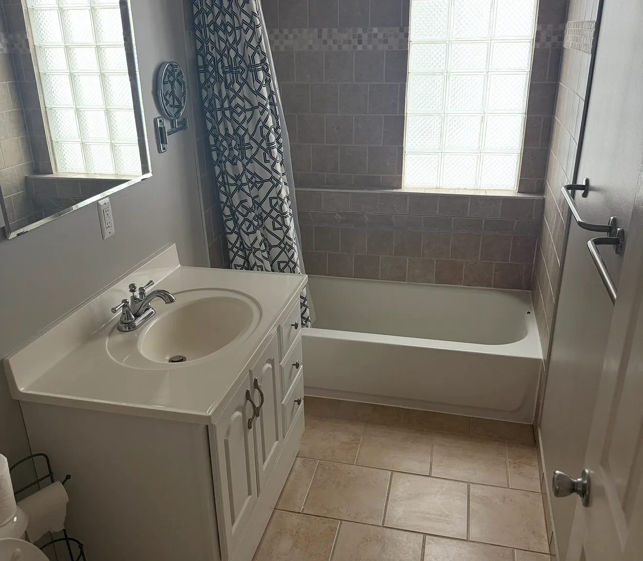 2 bed, 800 sqft, $1,100 — Photo 2