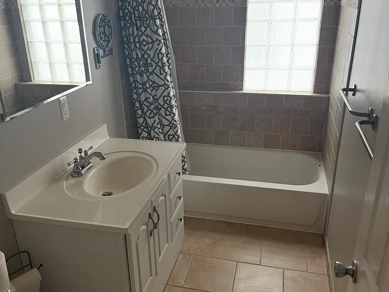 2613 Commor St #1 — Photo 2