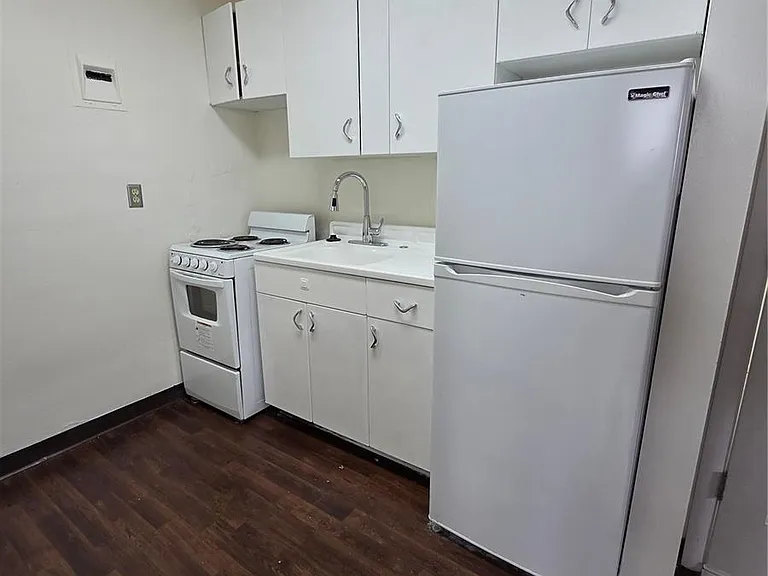 197 E Powers Ave #11 — Photo 3