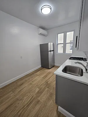Rented by Aidonis Realty | media 2