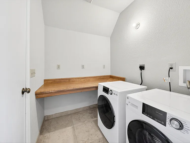18750 Castle Hill Dr — Photo 37