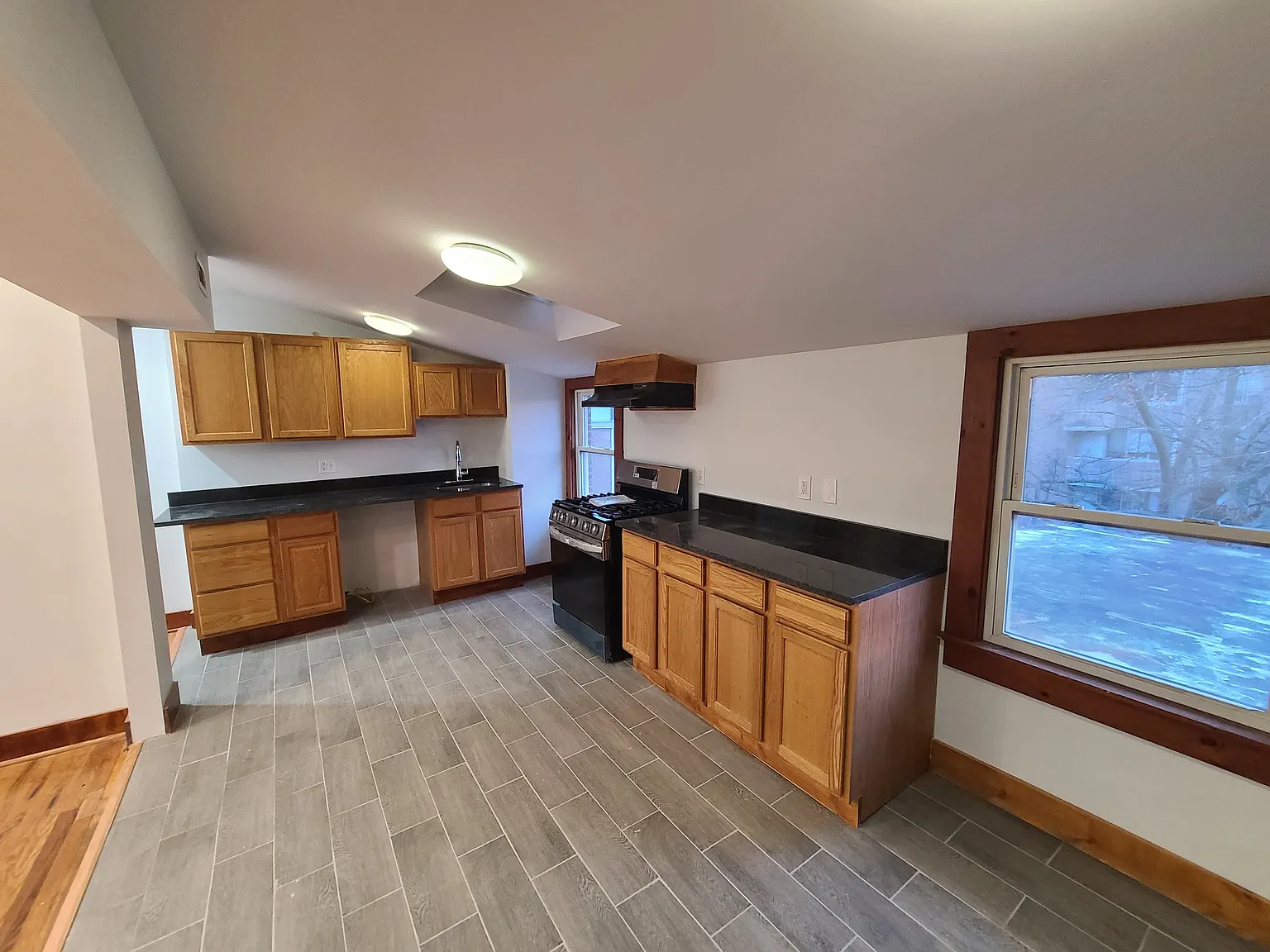 2 bed, 850 sqft, $1,900 — Photo 3
