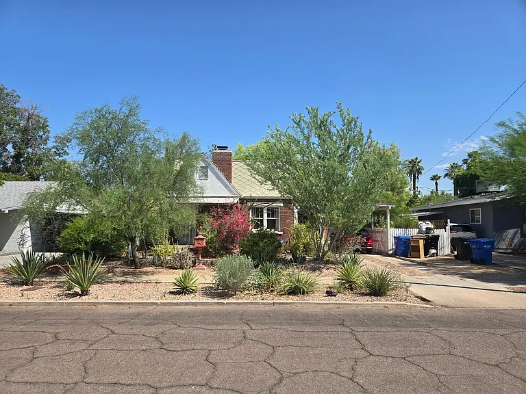 1406 E Earll Dr — Photo 1