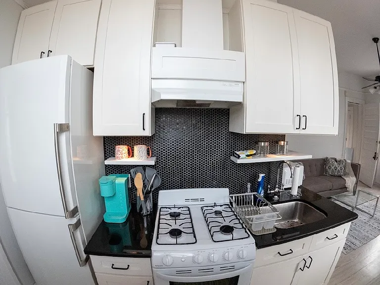 2121 Marengo St #4 — Photo 7