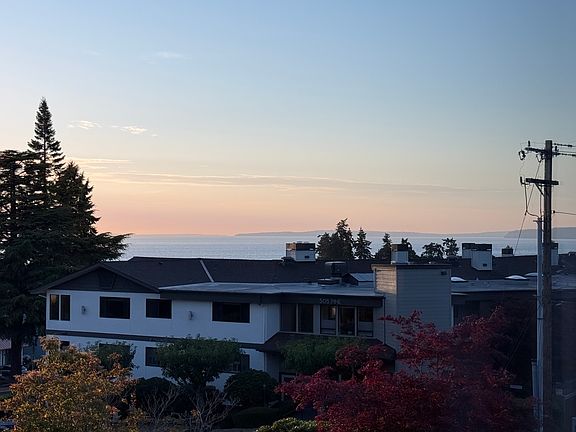 3rd image of 520 Pine St APT 204