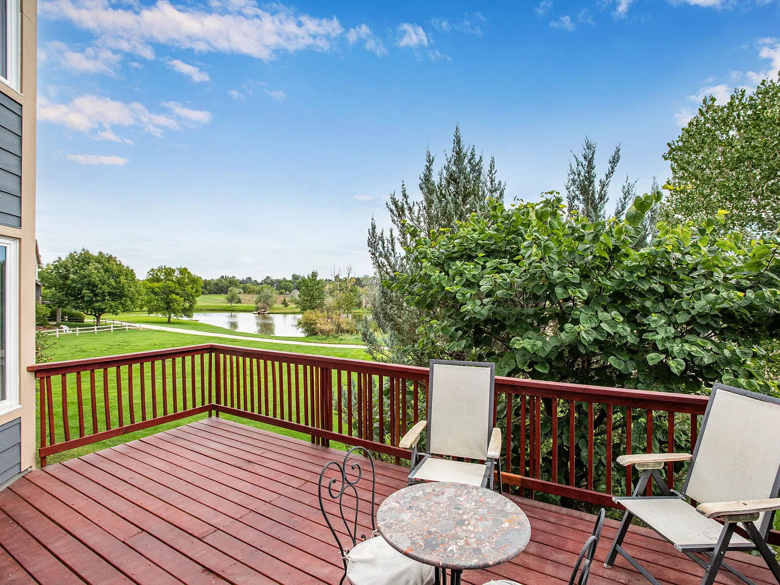 4 bed, 2.5 bath, 2500 sqft, $4,072 — Photo 4