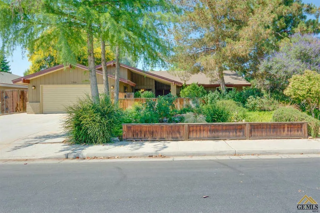 7700 Sproat Way photo 1
