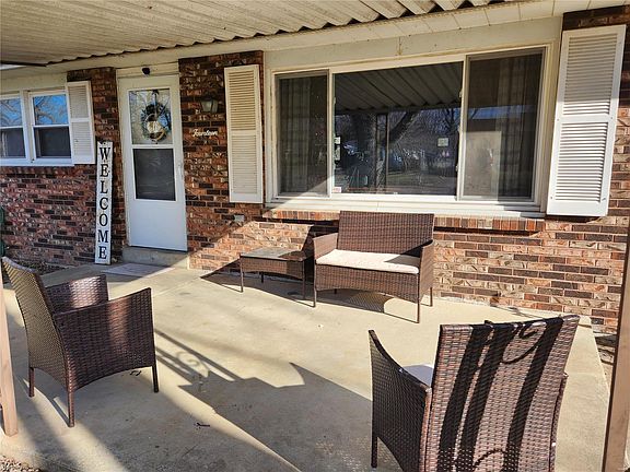 3rd image of 14 Russell Dr