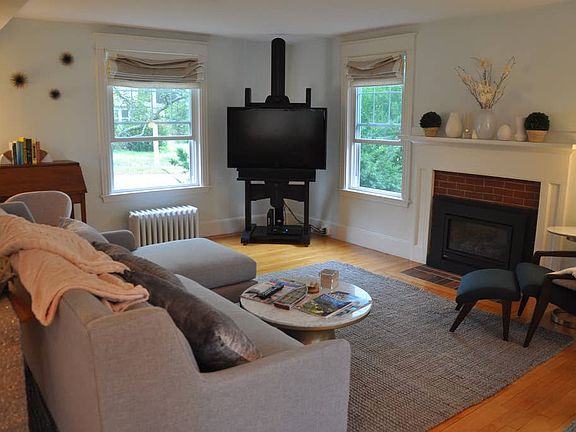 3rd image of 68 Pillsbury St