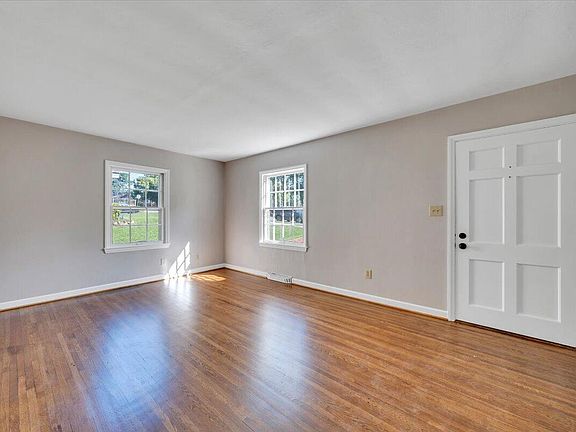4th image of 2462 Maiden Ln SW