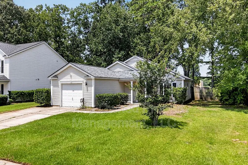 3 bed, 2.0 bath, 1255 sqft, $2,100 — Photo 3