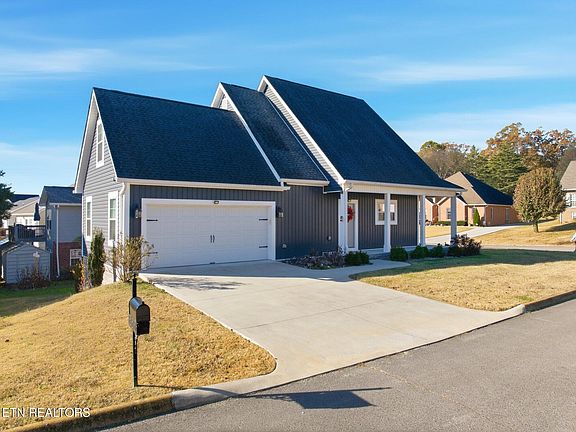 3rd image of 220 Fyke Dr