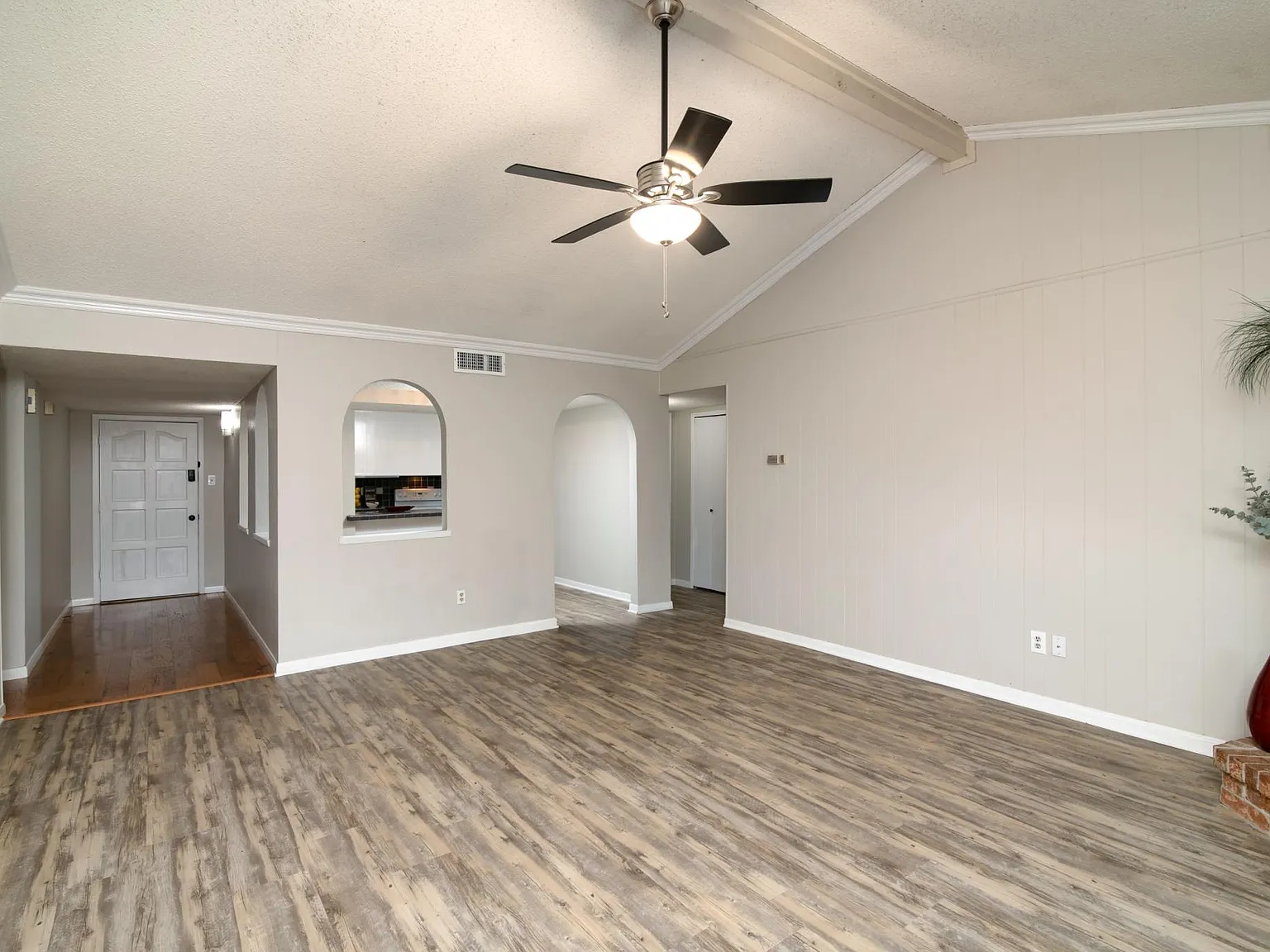 3 bed, 1410 sqft, $2,250 — Photo 3