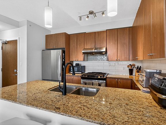 3rd image of 280 Ross Dr #1401